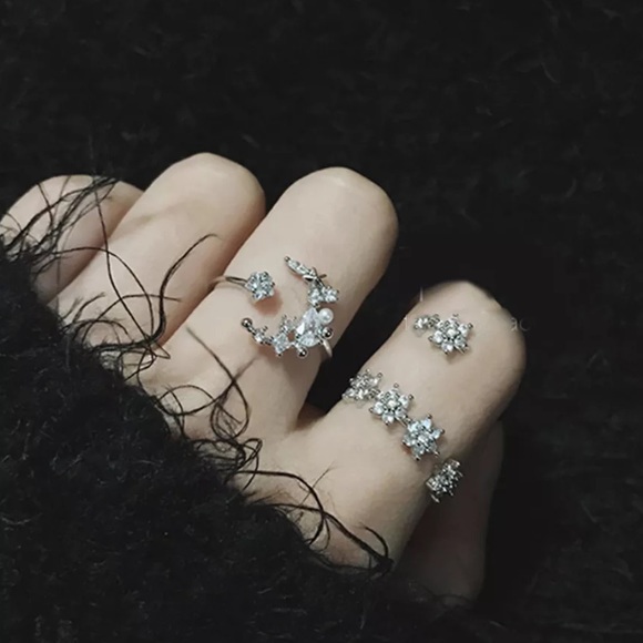 {DEVYN} dainty crescent star flower ring set - Picture 2 of 7